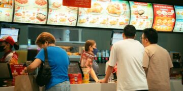 Photo by Kenneth Surillo: https://www.pexels.com/photo/people-standing-in-line-at-a-fast-food-restaurant-27299962/